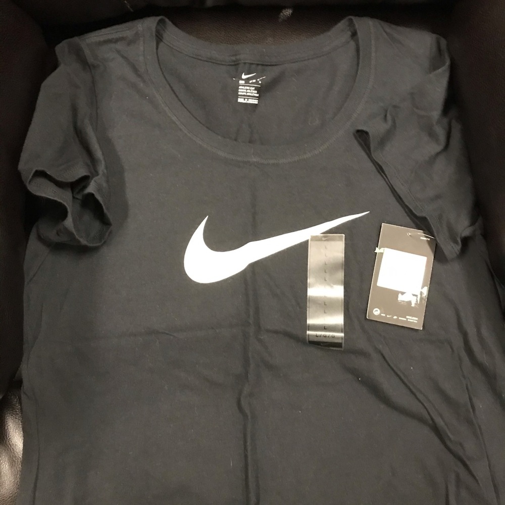 Black active Nike t-shirt.